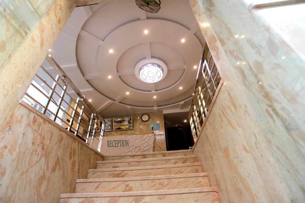 Hotel Aries New Delhi Eksteriør bilde