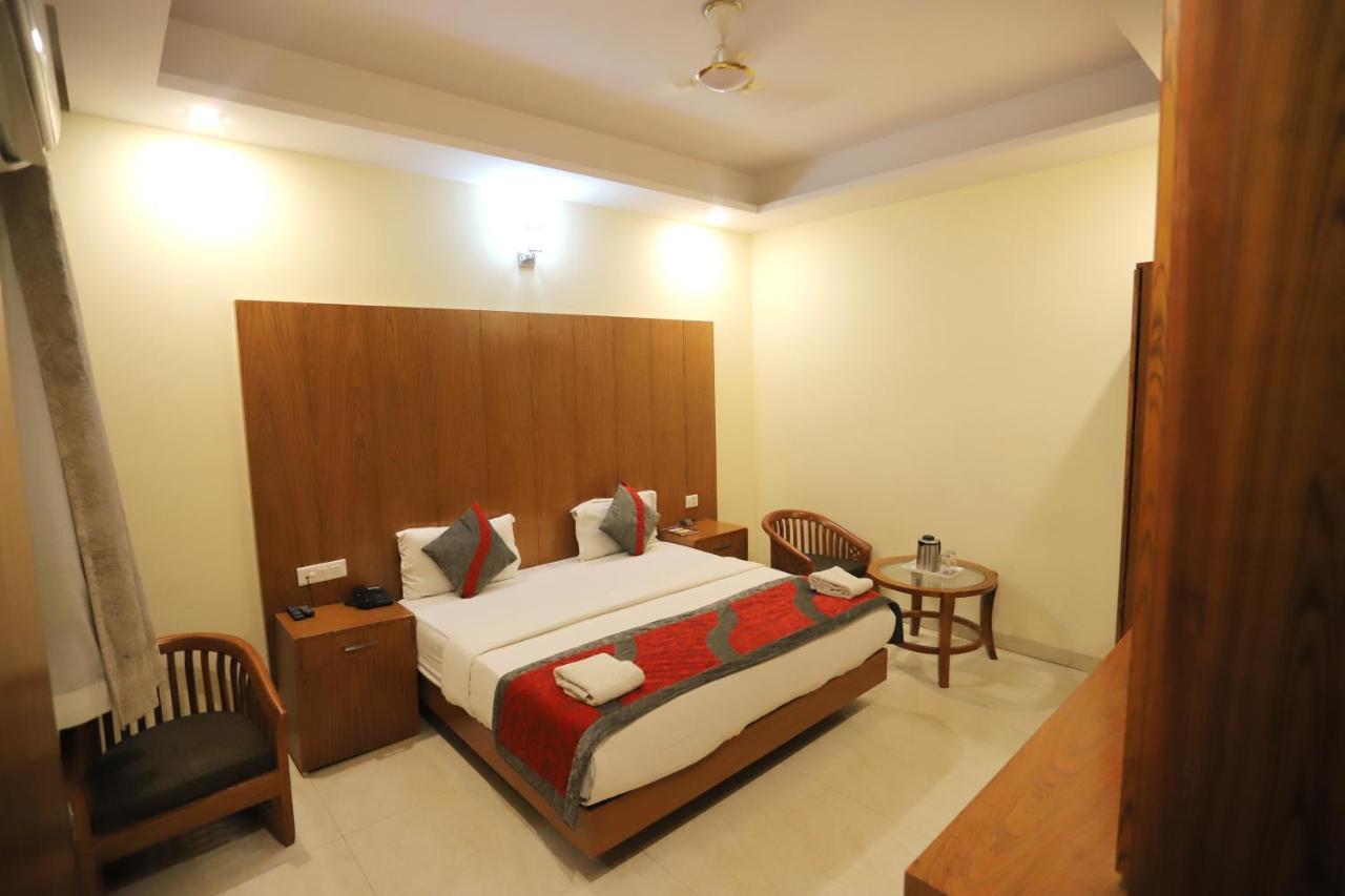 Hotel Aries New Delhi Eksteriør bilde