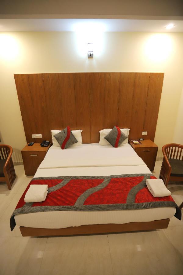 Hotel Aries New Delhi Eksteriør bilde