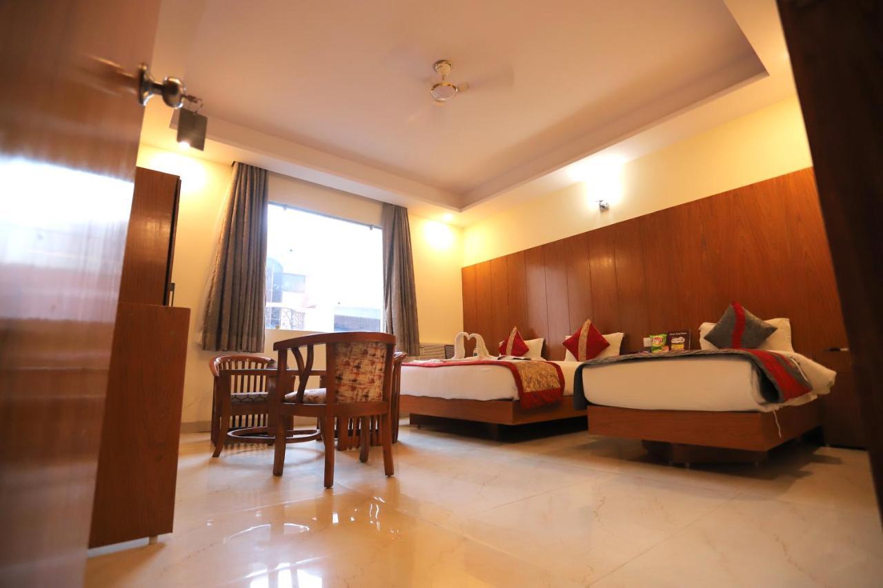 Hotel Aries New Delhi Eksteriør bilde